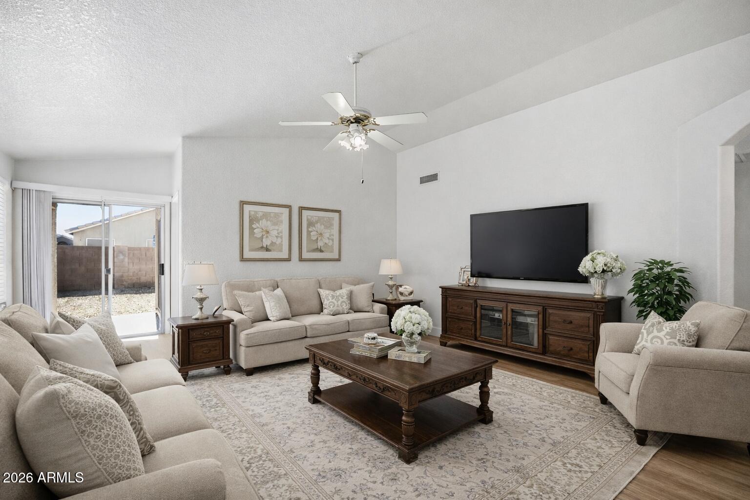 125 West Smoke Tree Road Gilbert, AZ 85233 - Photo 3 of 33 AI - smoketree Living room