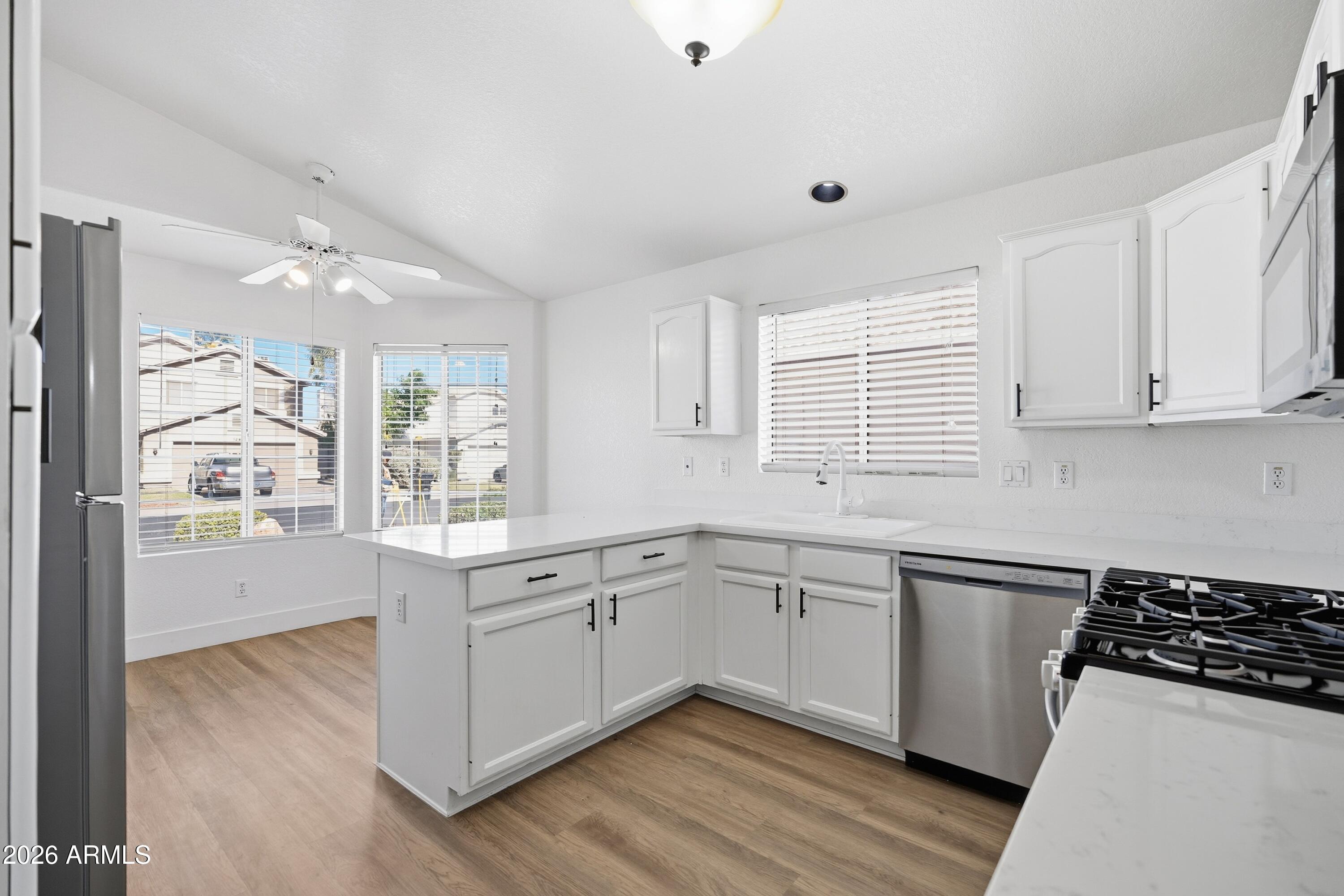 125 West Smoke Tree Road Gilbert, AZ 85233 - Photo 8 of 33 007_ListerPros