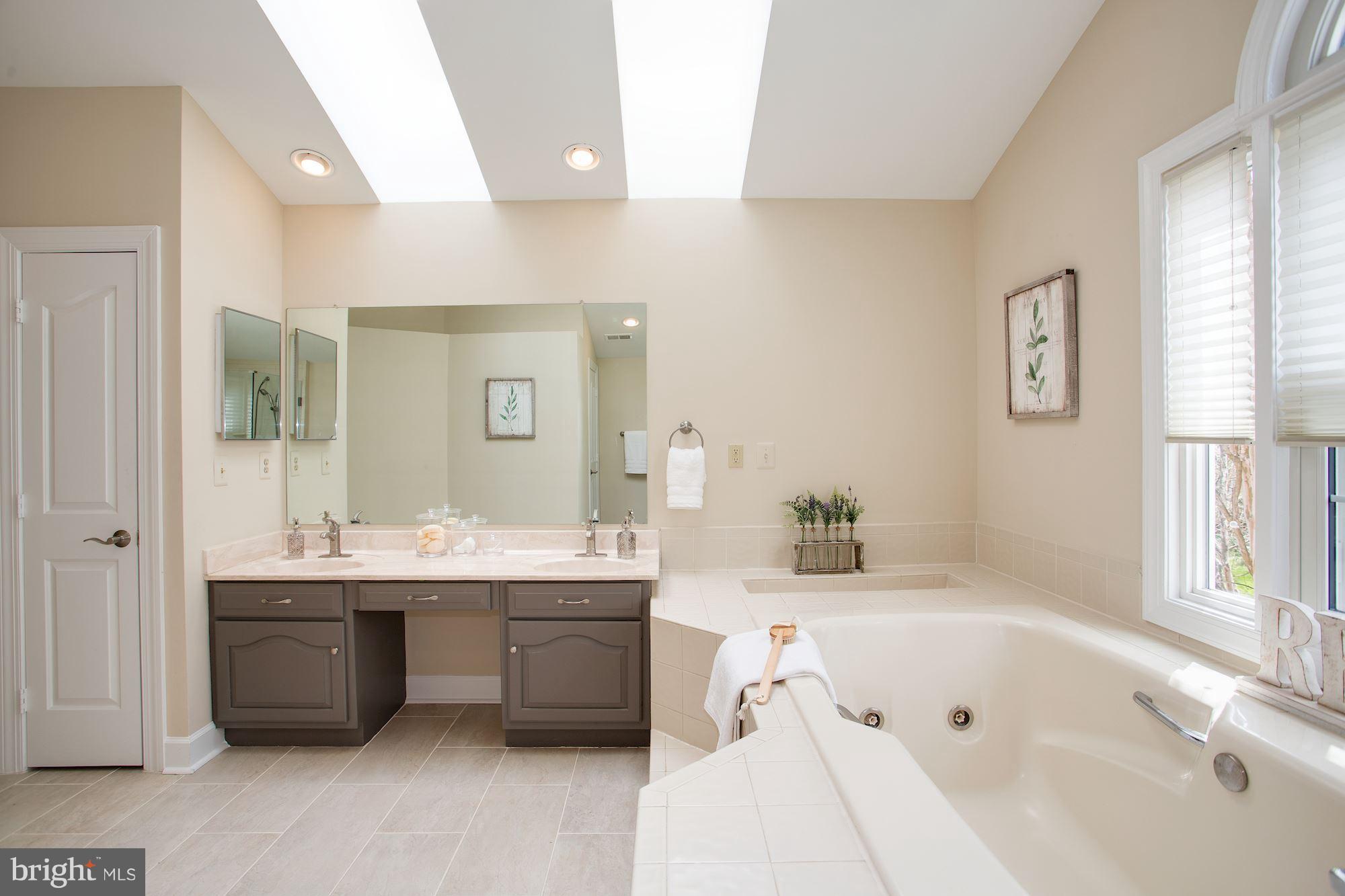 2861 Chain Bridge Road Vienna, VA 22181 - Photo 19 of 30 Bath (Master): Deep Soaking Tub & Sep Shower