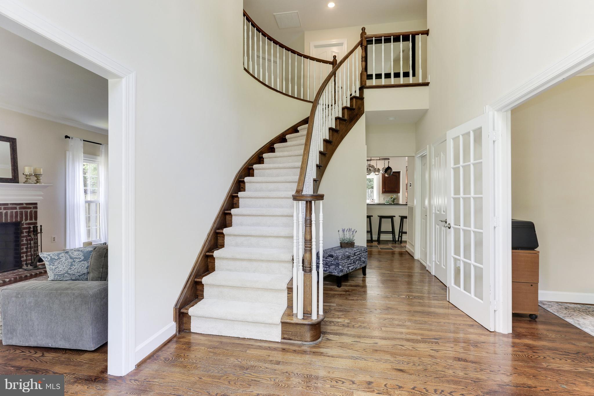 2861 Chain Bridge Road Vienna, VA 22181 - Photo 4 of 30 Gracious 2-story Foyer with Curved Staircase