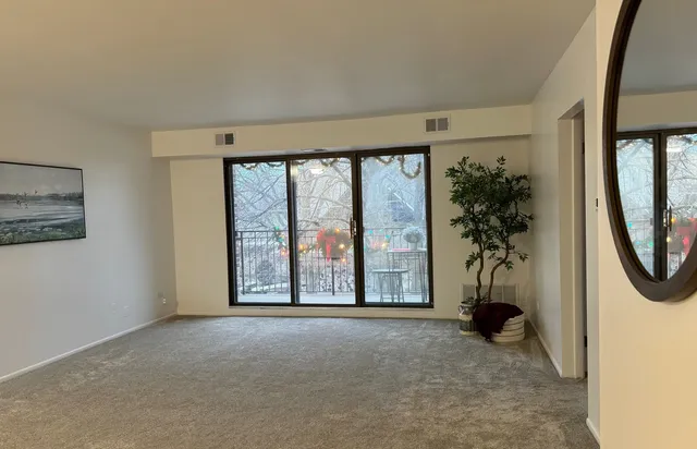 $249,000 | 825 Pearson Street, Unit 3D, Des Plaines, IL 60016