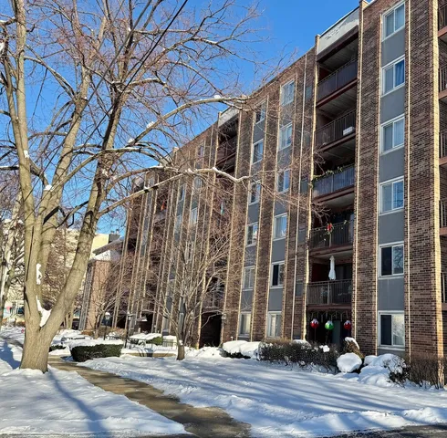 $249,000 | 825 Pearson Street, Unit 3D, Des Plaines, IL 60016