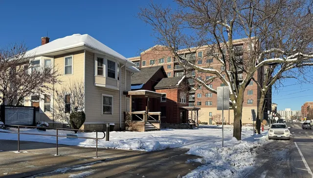 $249,000 | 825 Pearson Street, Unit 3D, Des Plaines, IL 60016