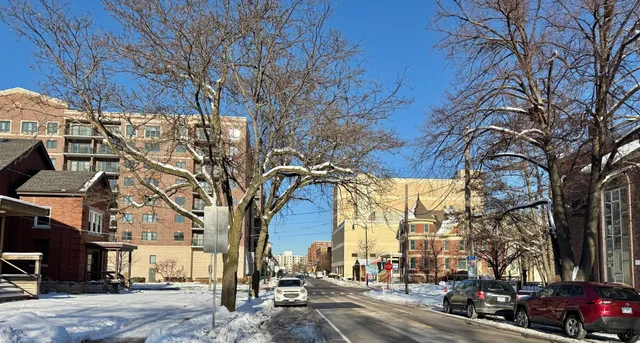 $249,000 | 825 Pearson Street, Unit 3D, Des Plaines, IL 60016