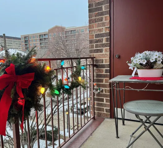 $249,000 | 825 Pearson Street, Unit 3D, Des Plaines, IL 60016