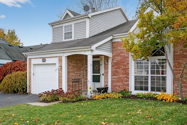 $325,000 | 208 Bingham Circle, Mundelein, IL 60060