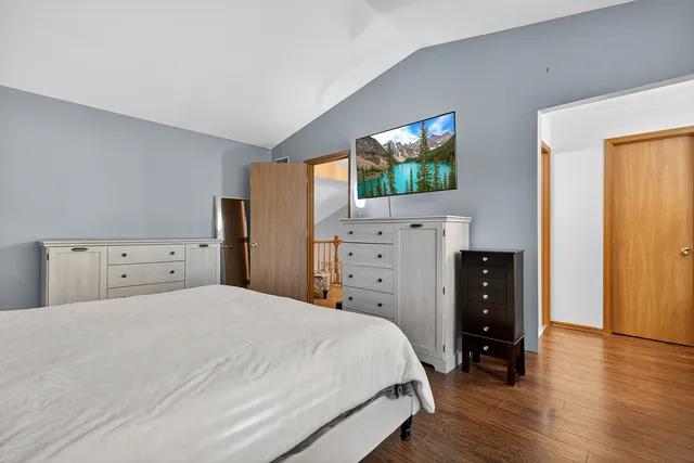 $325,000 | 208 Bingham Circle, Mundelein, IL 60060