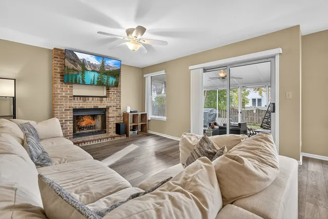 $325,000 | 208 Bingham Circle, Mundelein, IL 60060