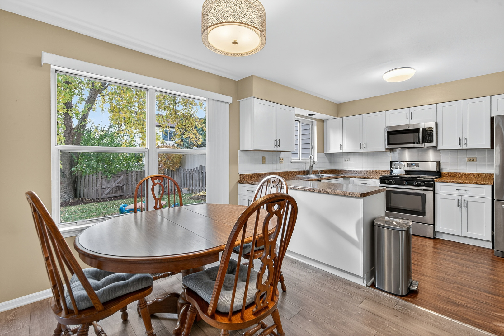 208 Bingham Circle Mundelein, IL 60060 - Photo 4 of 23 a kitchen with a table chairs stove and microwave