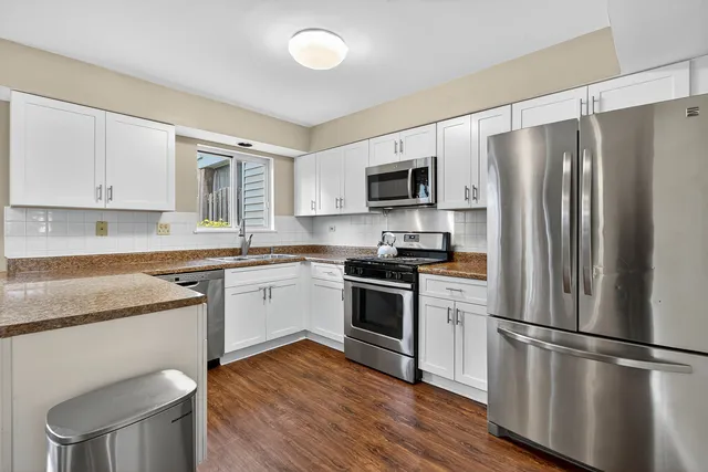 $325,000 | 208 Bingham Circle, Mundelein, IL 60060