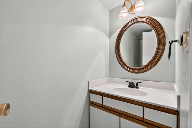 $325,000 | 208 Bingham Circle, Mundelein, IL 60060