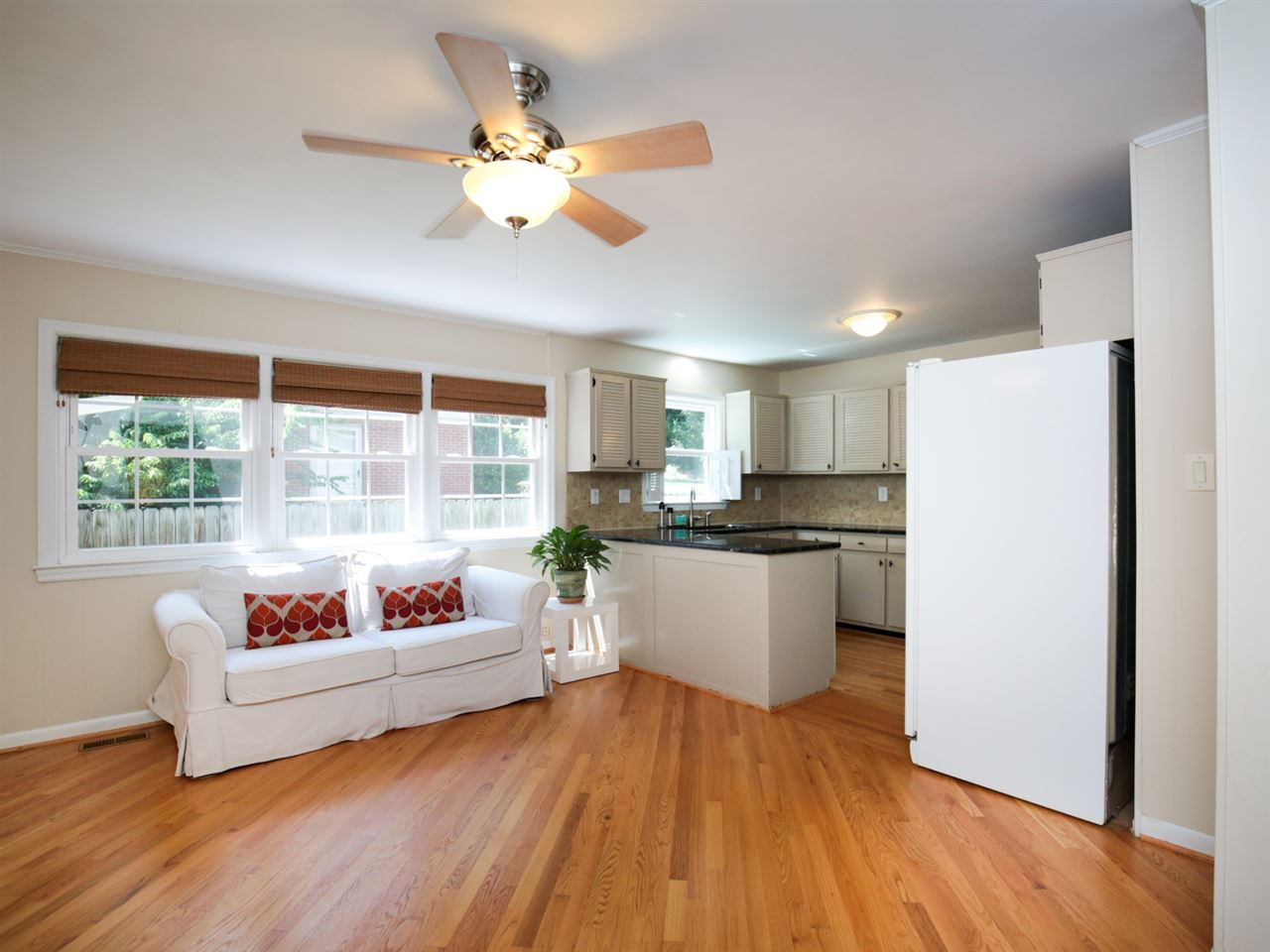 312 Glen Valley Road Raleigh, NC 27609 - Photo 6 of 25 Living Room