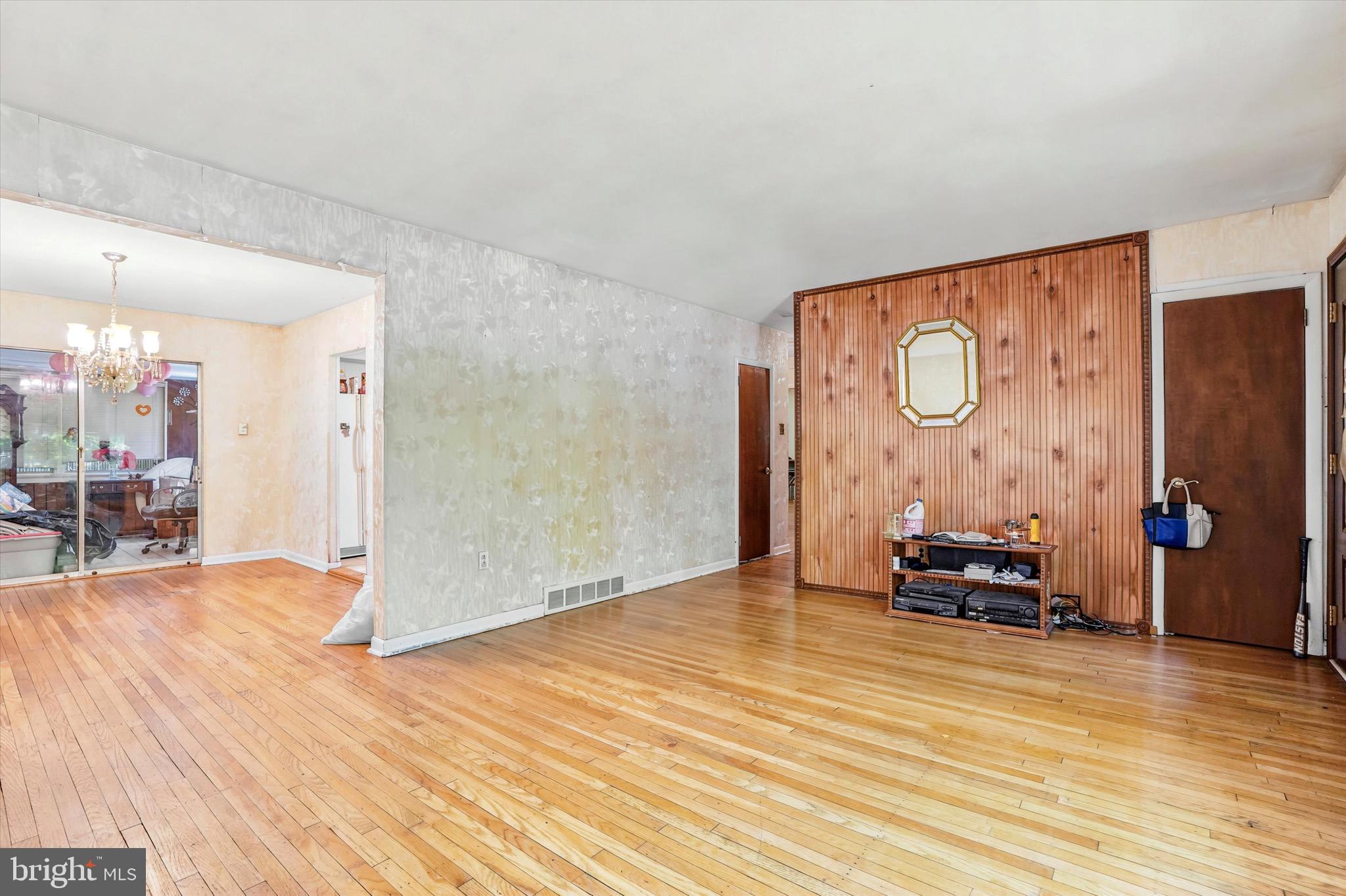 858 Hilldale Road Glenside, PA 19038 - Photo 4 of 29