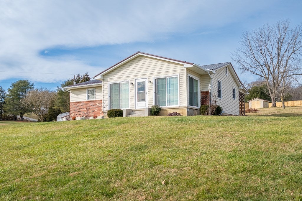 3549 Old Baltimore Road Draper, VA 24324 - Photo 6 of 74 Gallery Image 6