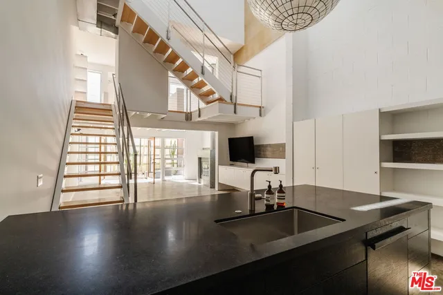 $2,600,000 | 1132 5th Avenue, Venice, CA 90291