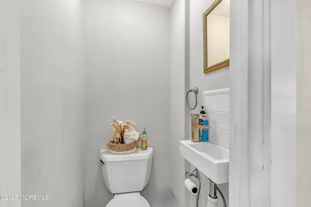 a very nice looking room with many windows