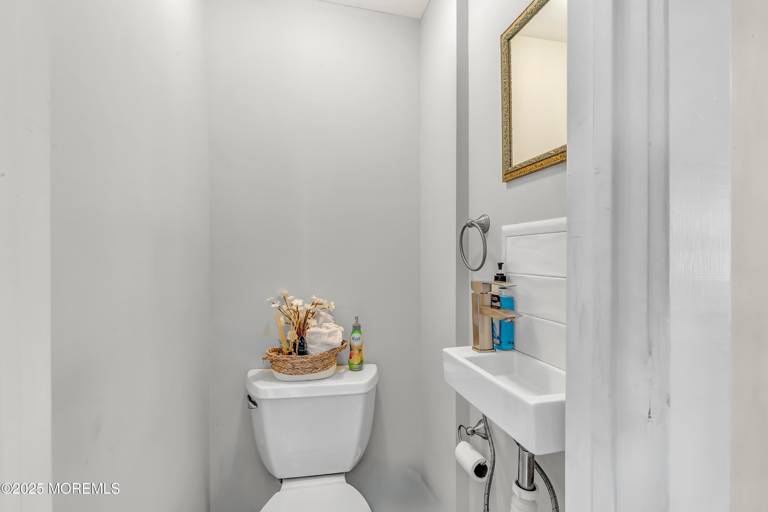 390 Conover Place Red Bank, NJ 07701 - Photo 20 of 39 a living room with furniture and a window
