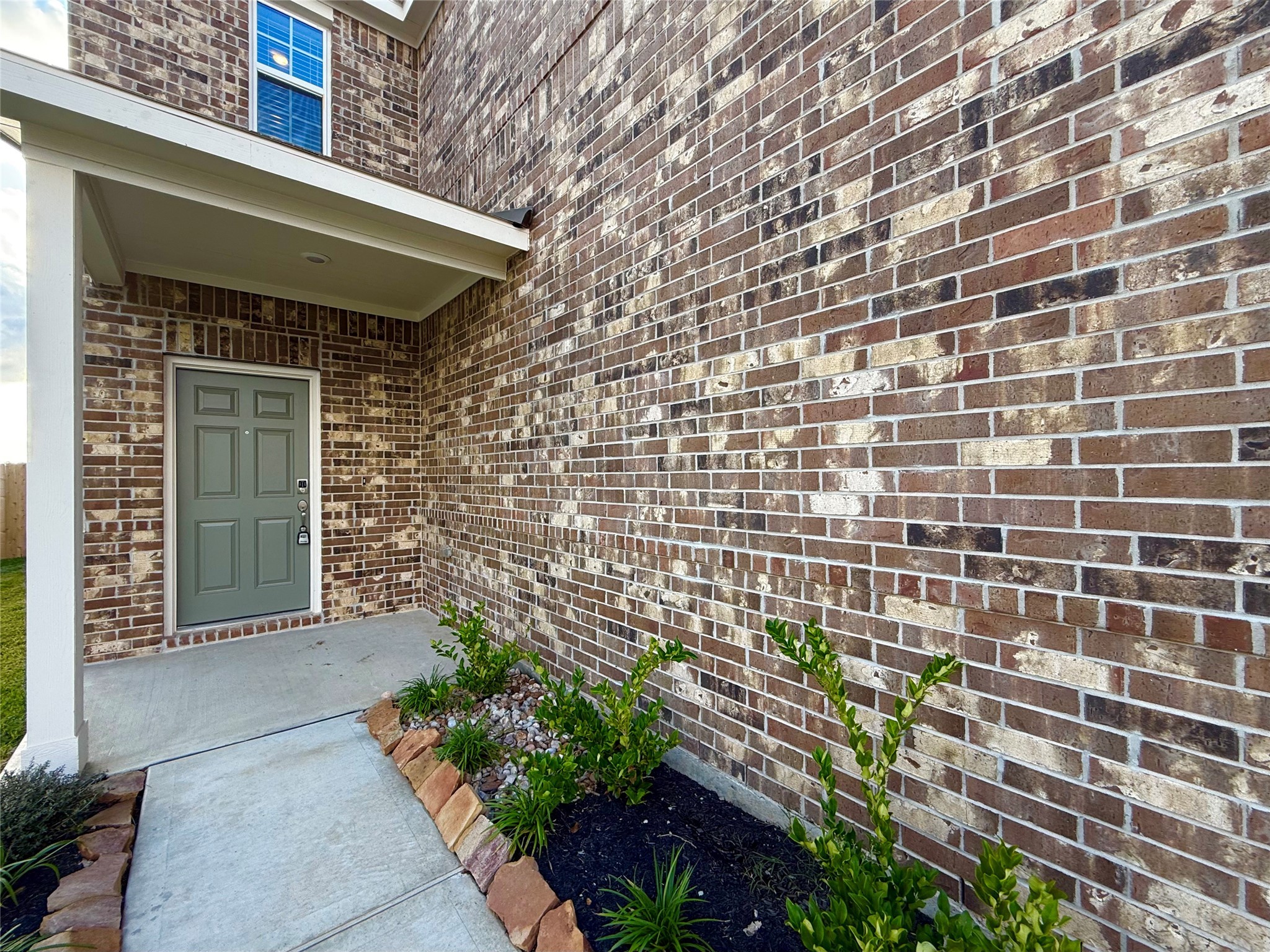 3914 Flora Fld Drive Brookshire, TX 77423 - Photo 3 of 32 a front view of a house with a garden