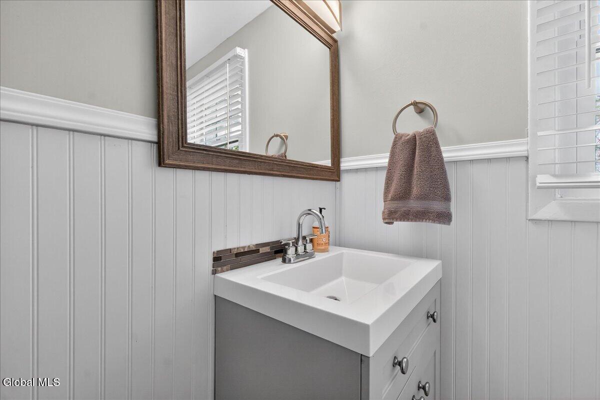 29 Hills Road Malta, NY 12019 - Photo 27 of 50 42-29 Hills Rd-42