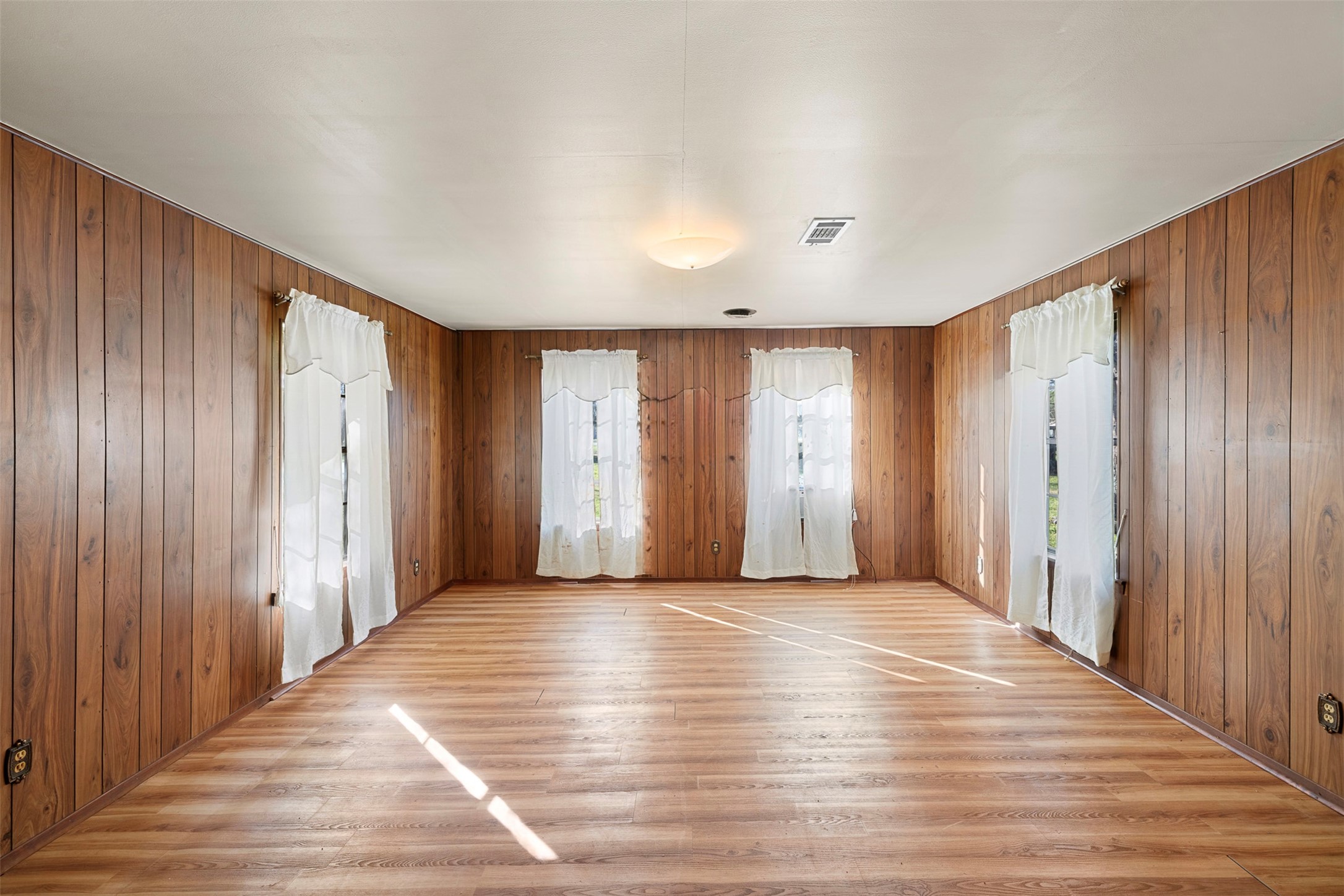 809 Main Street Lexington, TX 78947 - Photo 11 of 24