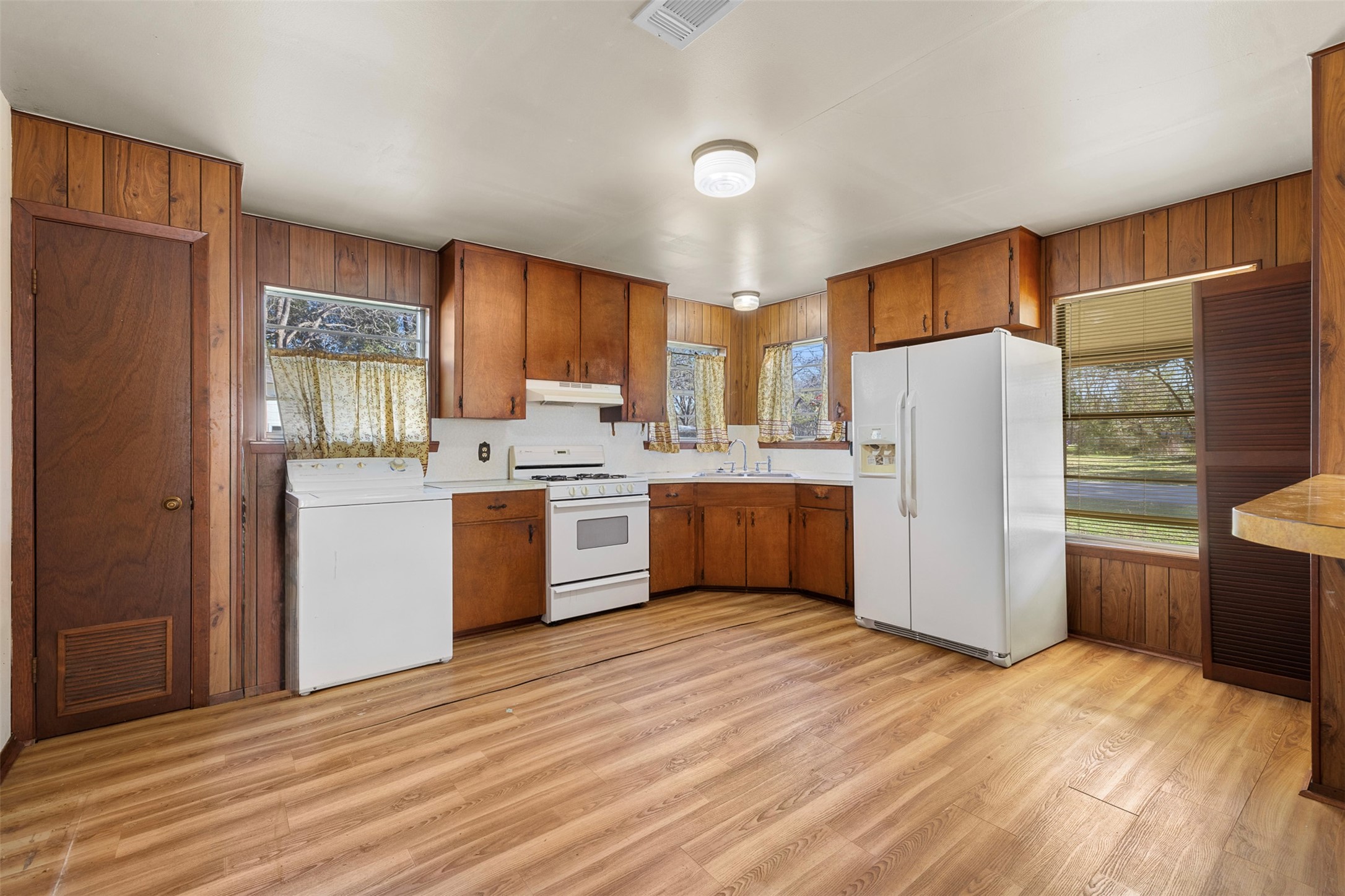 809 Main Street Lexington, TX 78947 - Photo 12 of 24