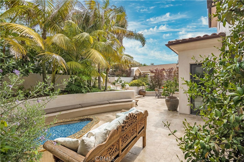 1716 Addison Road Palos Verdes Estates, CA 90274 - Photo 15 of 55 a view of outdoor space and living tub