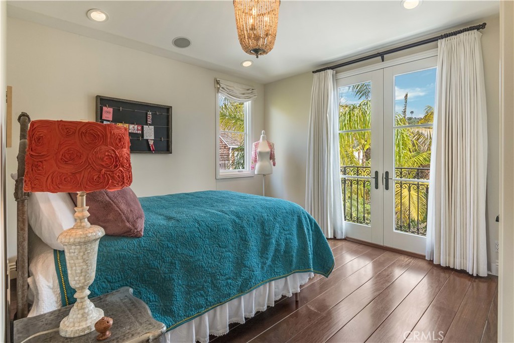 1716 Addison Road Palos Verdes Estates, CA 90274 - Photo 28 of 55 a bedroom with a bed and a window