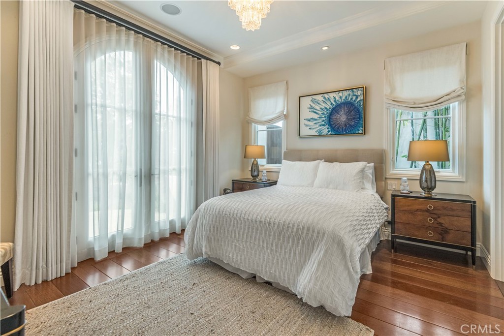 1716 Addison Road Palos Verdes Estates, CA 90274 - Photo 32 of 55 a bedroom with a large bed and a window