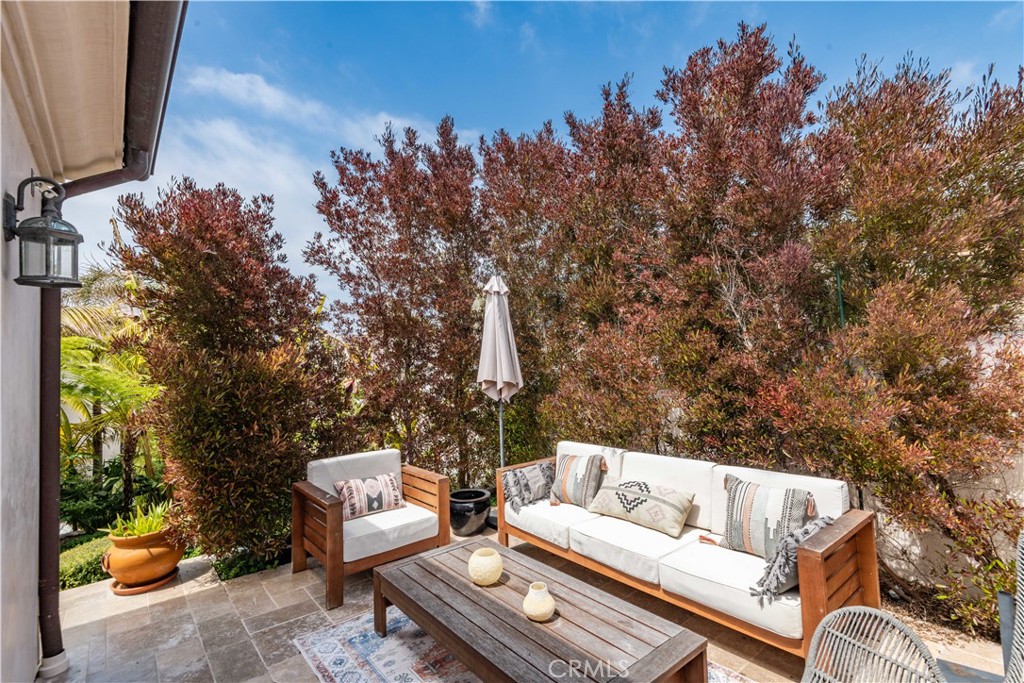 1716 Addison Road Palos Verdes Estates, CA 90274 - Photo 35 of 55 a view of a couches in the patio