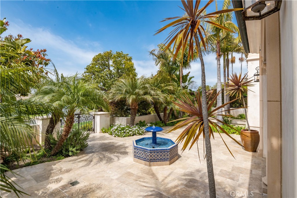 1716 Addison Road Palos Verdes Estates, CA 90274 - Photo 5 of 55 a view of a backyard of a house