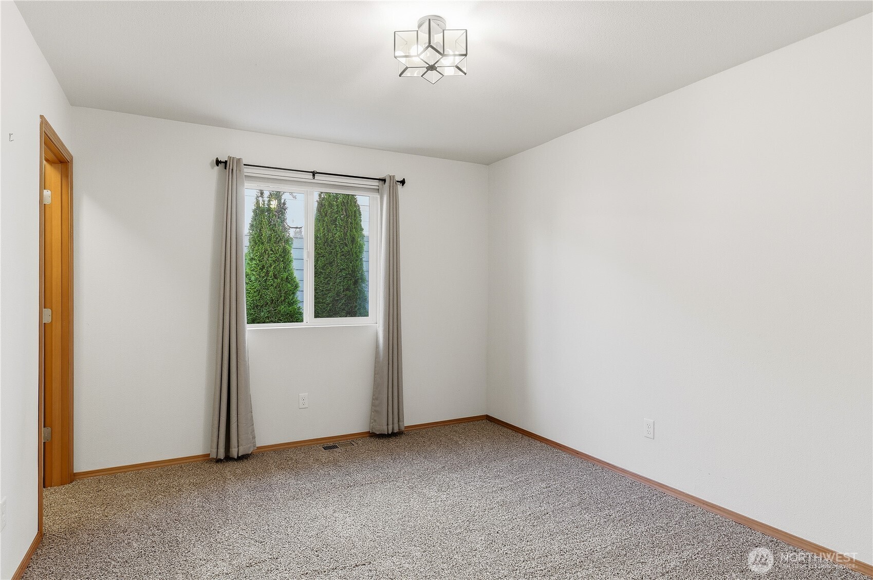 3043 Scotland Alley Mount Vernon, WA 98273 - Photo 25 of 32 an empty room with a window