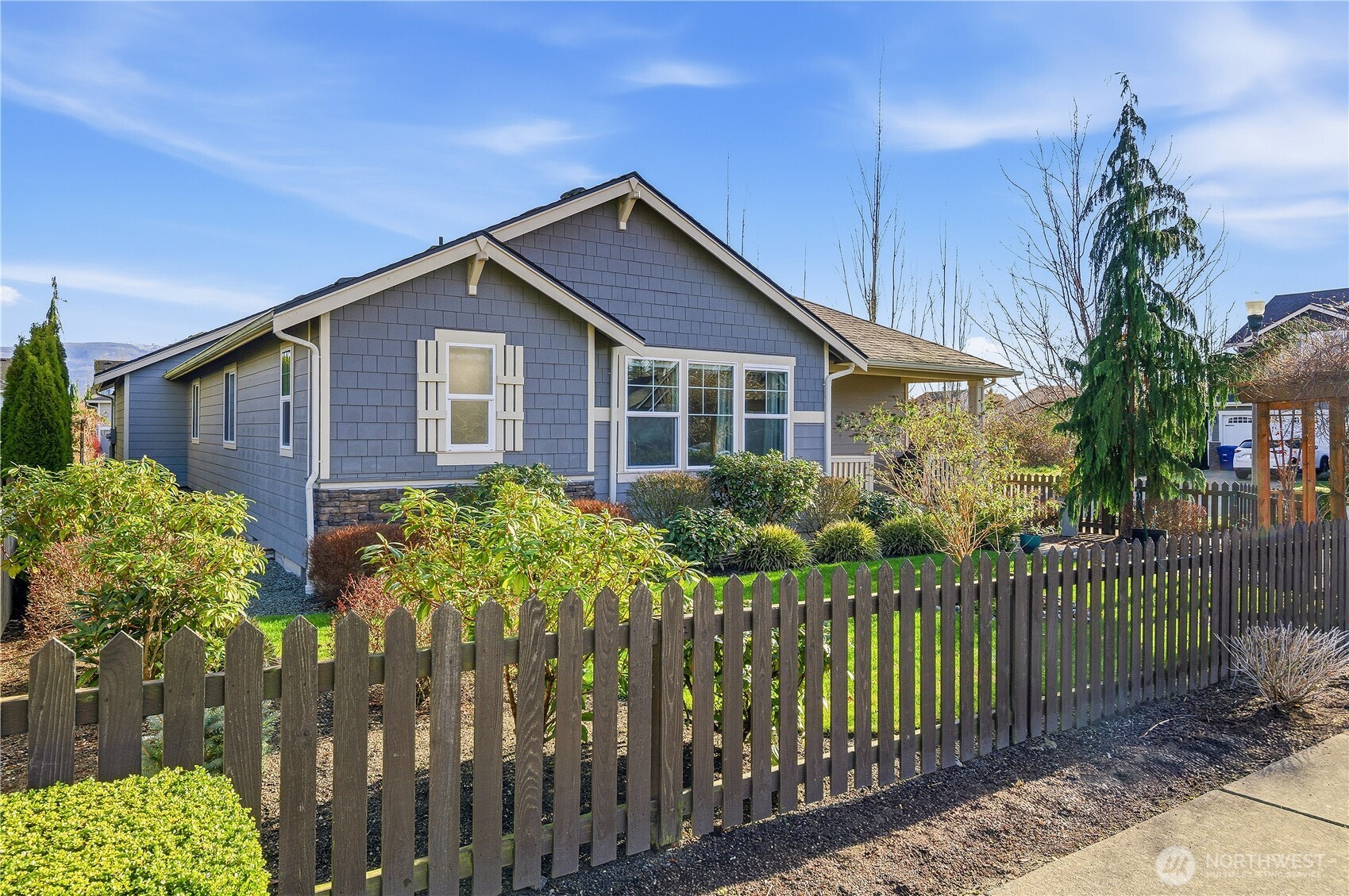 3043 Scotland Alley Mount Vernon, WA 98273 - Photo 4 of 32 a front view of house yard and green space