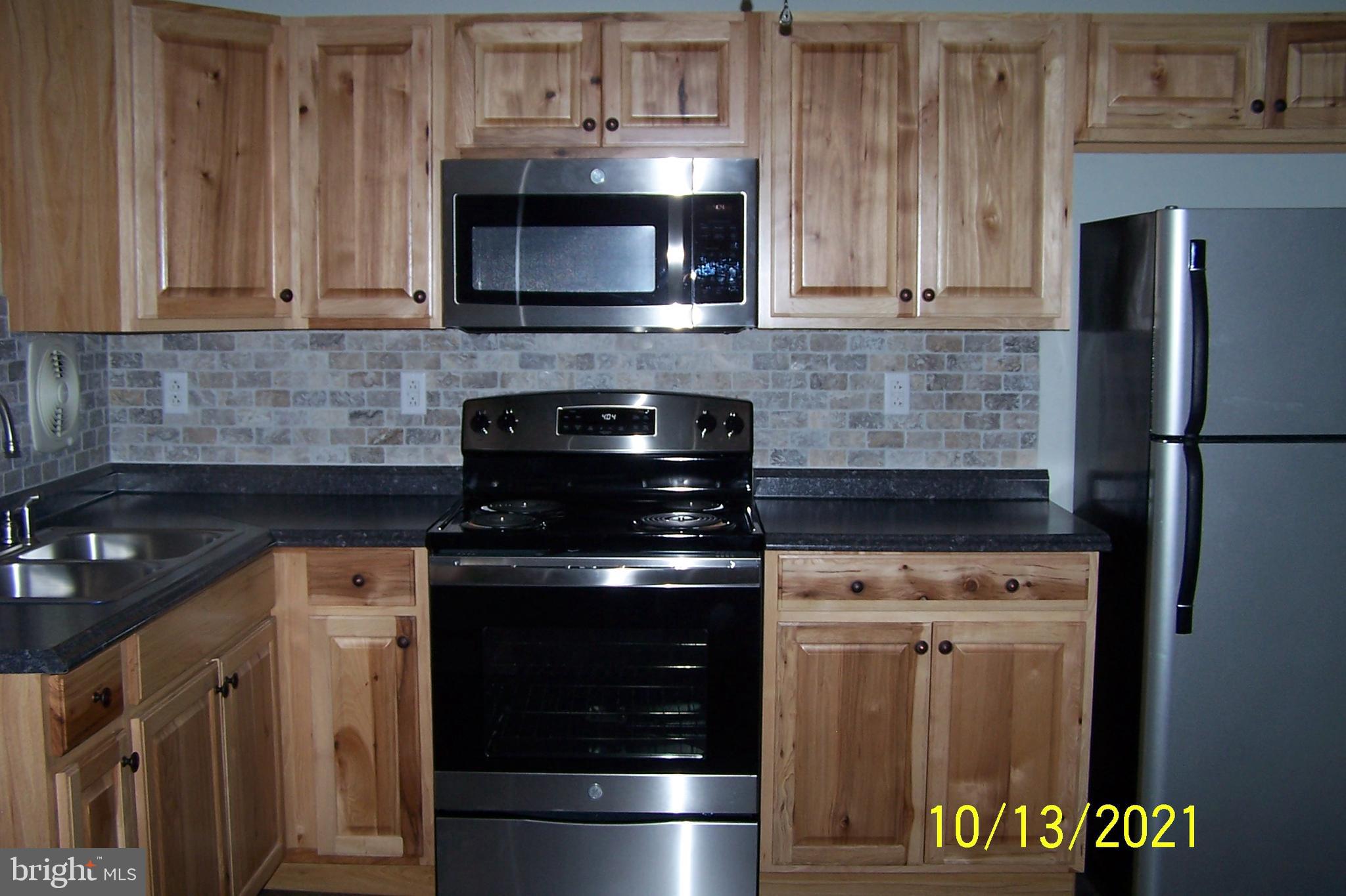 409 Golf Road Tamaqua, PA 18252 - Photo 7 of 27 Kitchen