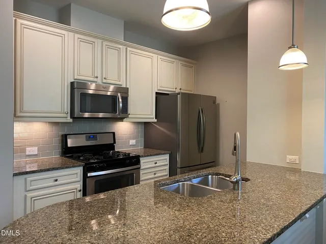 $1,995 | 738 Wickham Ridge Road, Apex, NC 27539