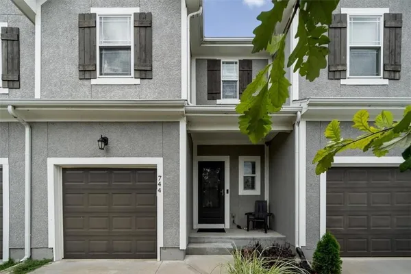 $285,000 | 744 West Shawnee Court, Gardner, KS 66030