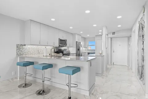 $615,000 | 511 Bayshore Drive, Unit 910, Fort Lauderdale, FL 33304