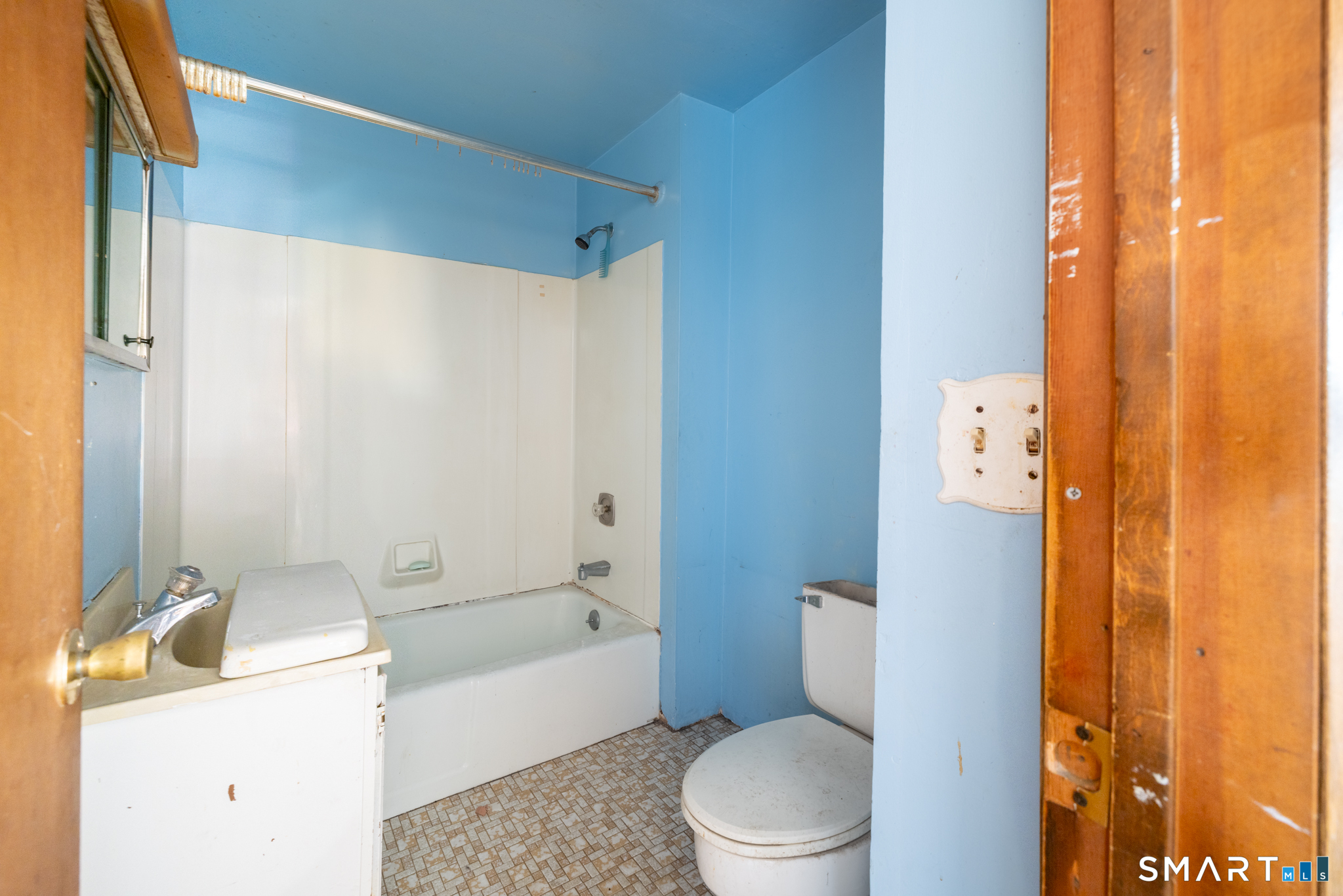 147 Locust Street Waterbury, CT 06704 - Photo 8 of 13