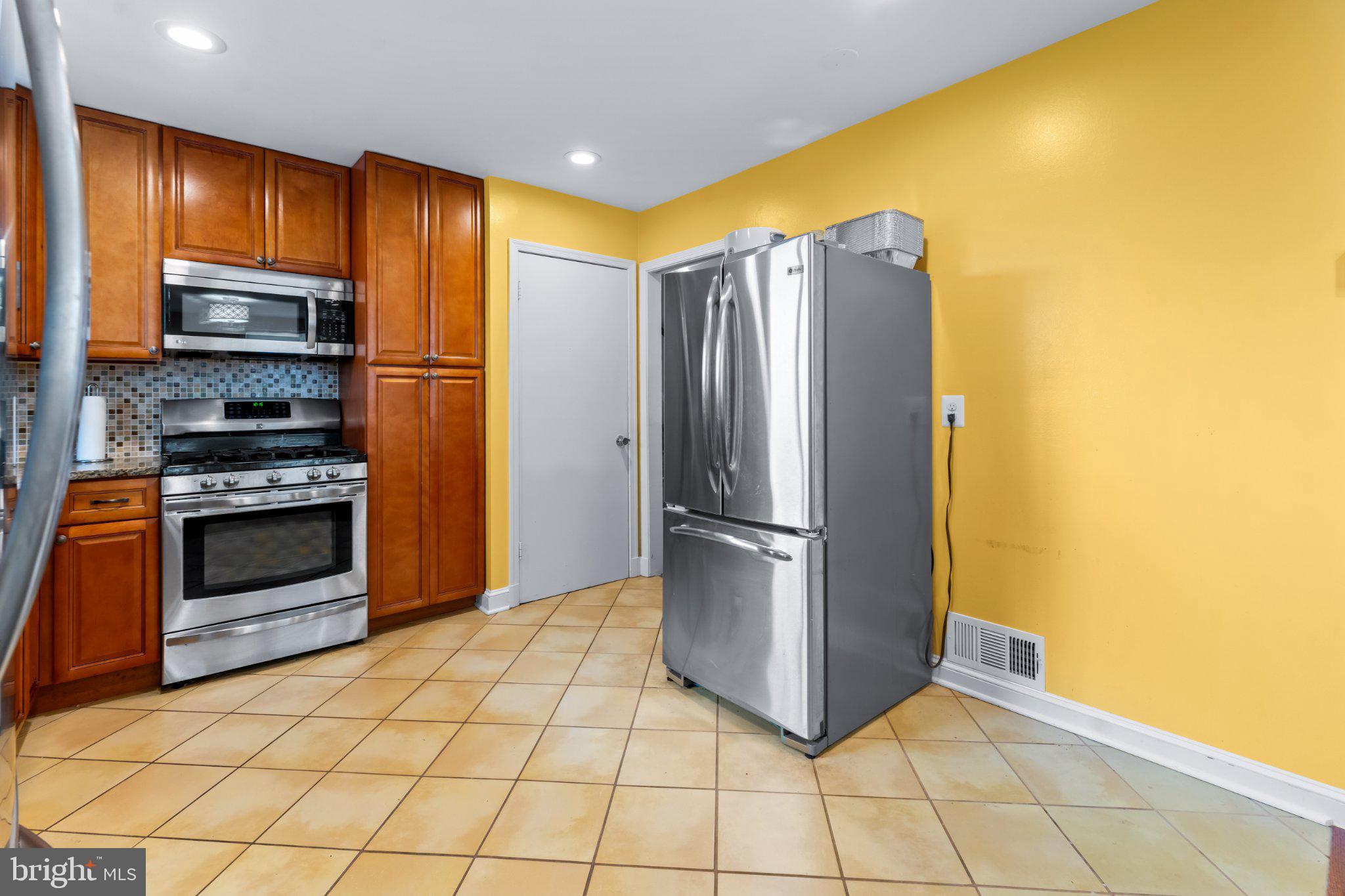 13229 Glenhill Road Silver Spring, MD 20904 - Photo 28 of 30 Stainless Steel Appliances