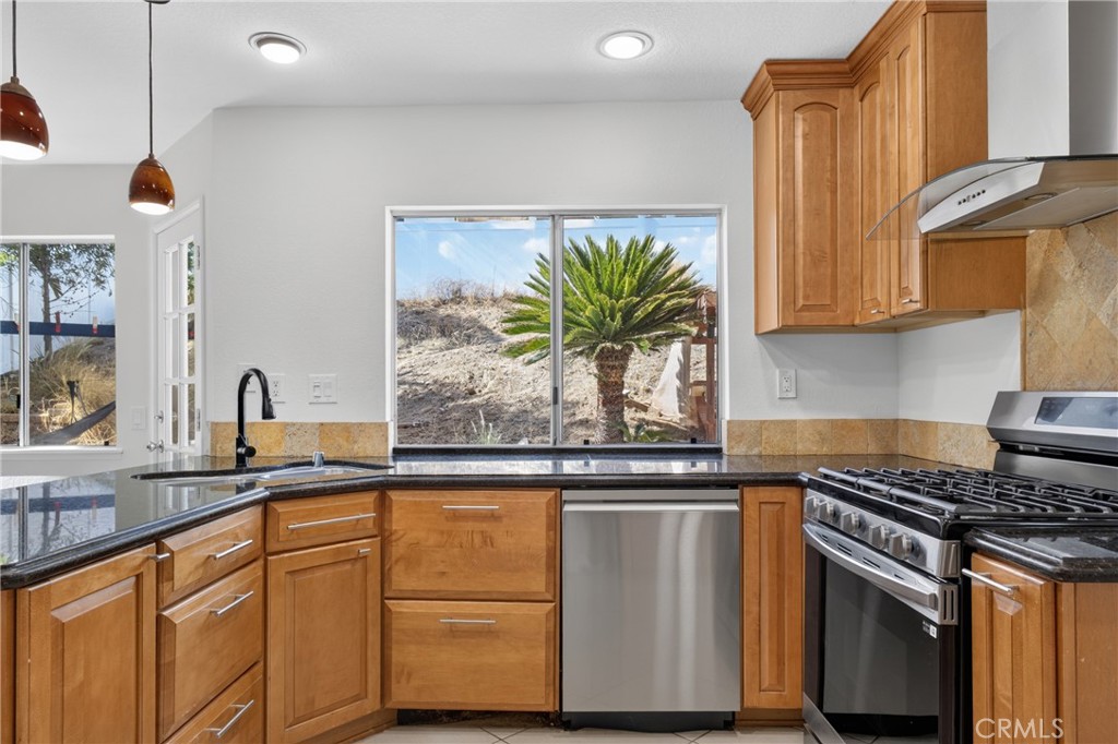1503 Cresta Road Corona, CA 92879 - Photo 6 of 22 Gallery Image 6