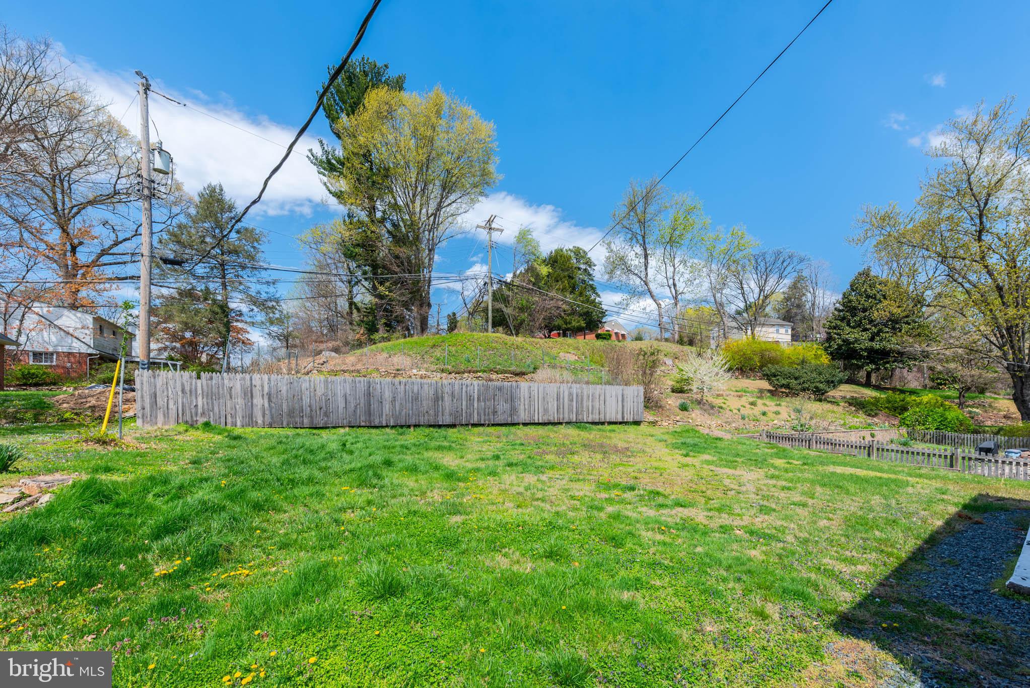 6702 Queens Ferry Road Baltimore, MD 21239 - Photo 33 of 40 a view of a yard