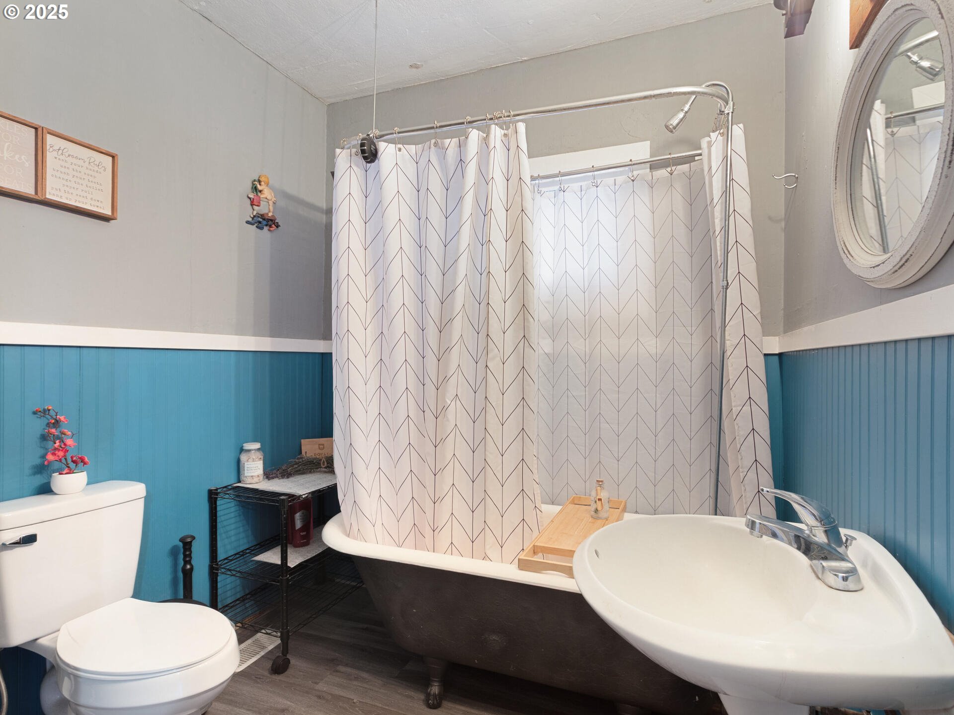 933 North Main Avenue Ridgefield, WA 98642 - Photo 18 of 42 a bathroom with a sink a toilet and a mirror