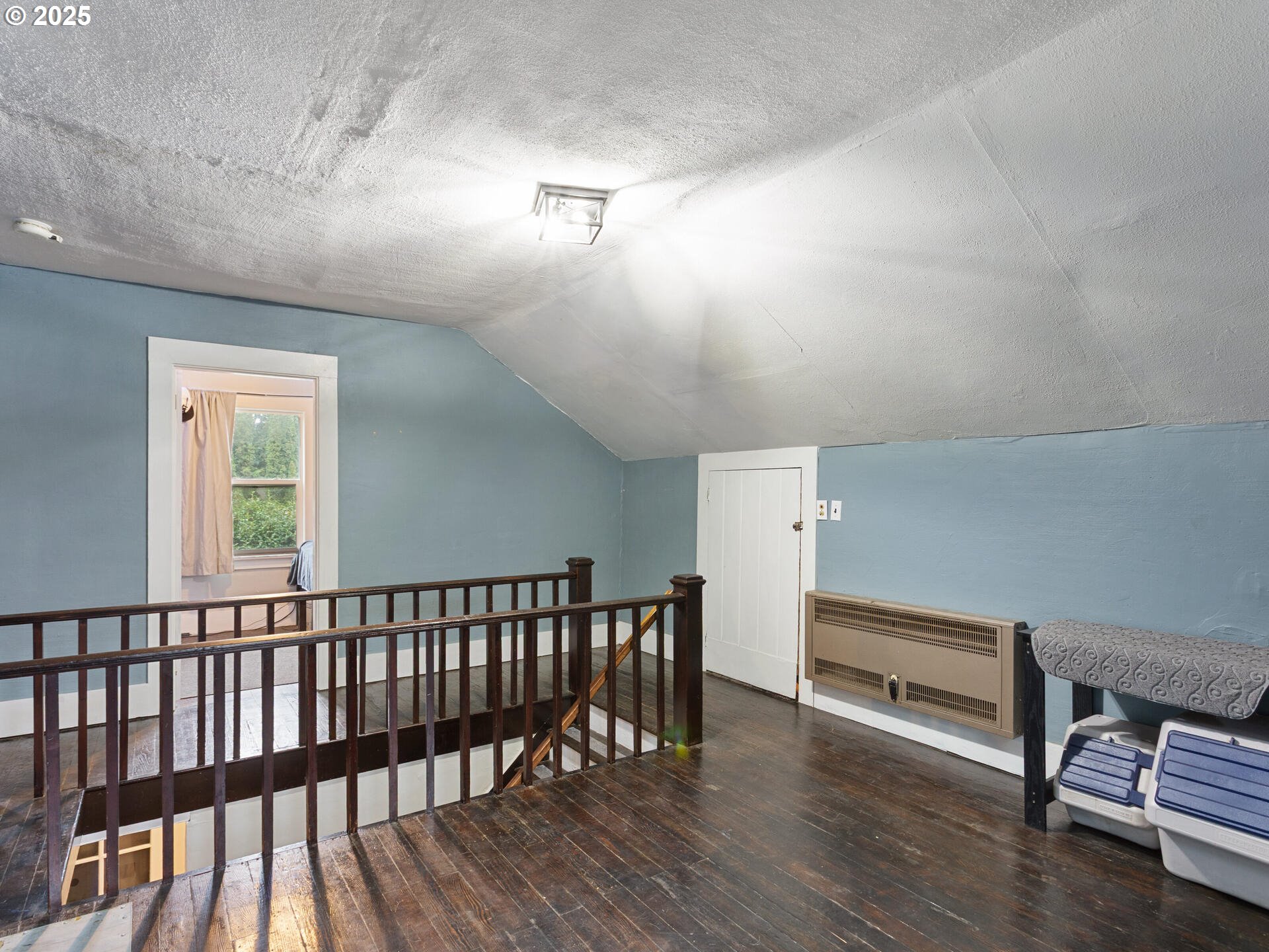 933 North Main Avenue Ridgefield, WA 98642 - Photo 24 of 42 a view of livingroom with furniture and workspace