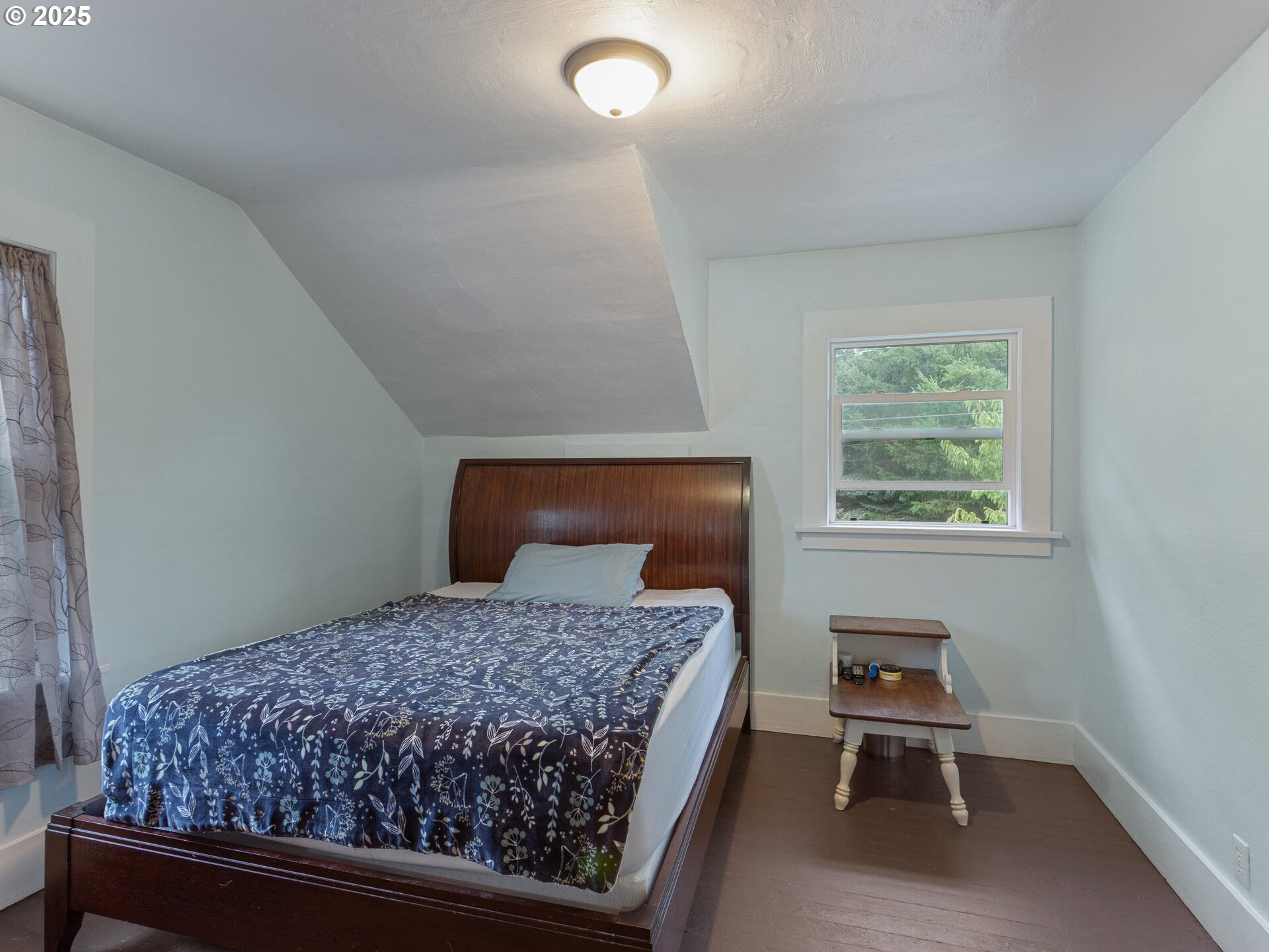 933 North Main Avenue Ridgefield, WA 98642 - Photo 25 of 42 a bedroom with a bed and a chair