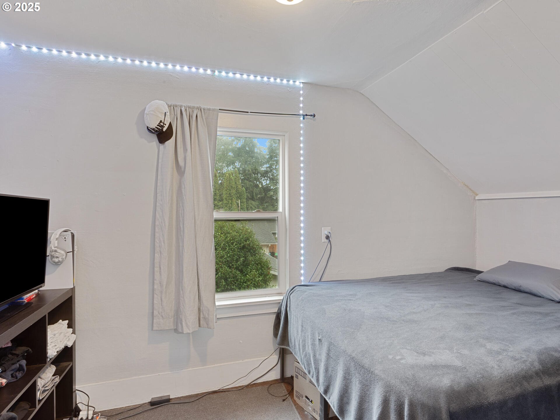 933 North Main Avenue Ridgefield, WA 98642 - Photo 30 of 42 a bedroom with a bed and a flat tv screen