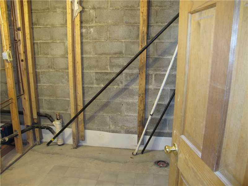 621 Metz Road Tarentum, PA 15084 - Photo 7 of 21 Partial Bath. Spacious first floor powder room