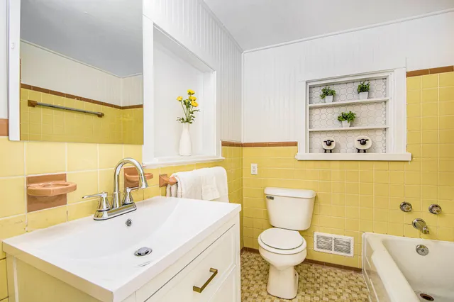 $159,900 | 1505 Carl Breeding Way, Jackson, MI 49203