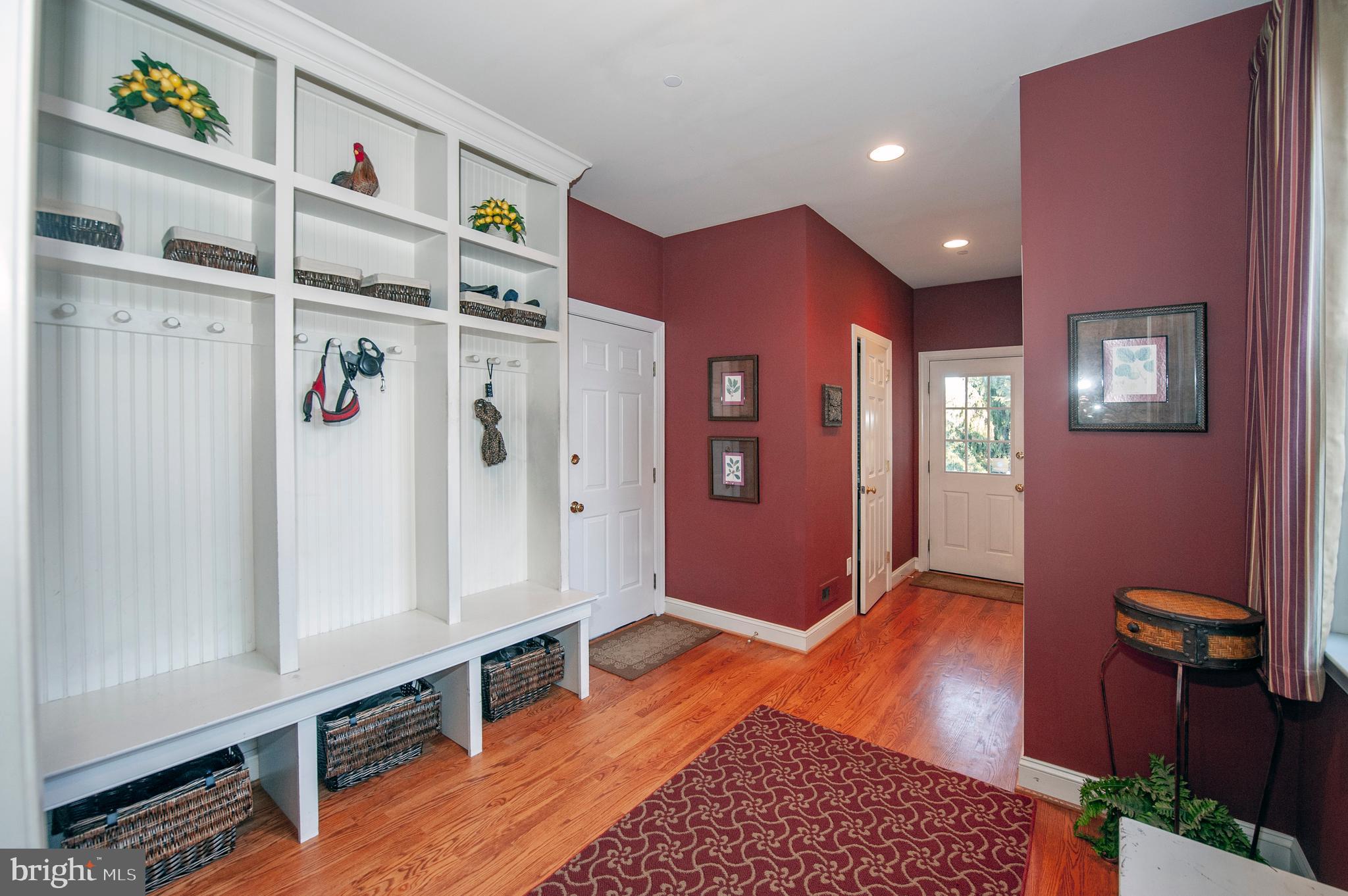 1054 Whitegate Road Wayne, PA 19087 - Photo 12 of 38
