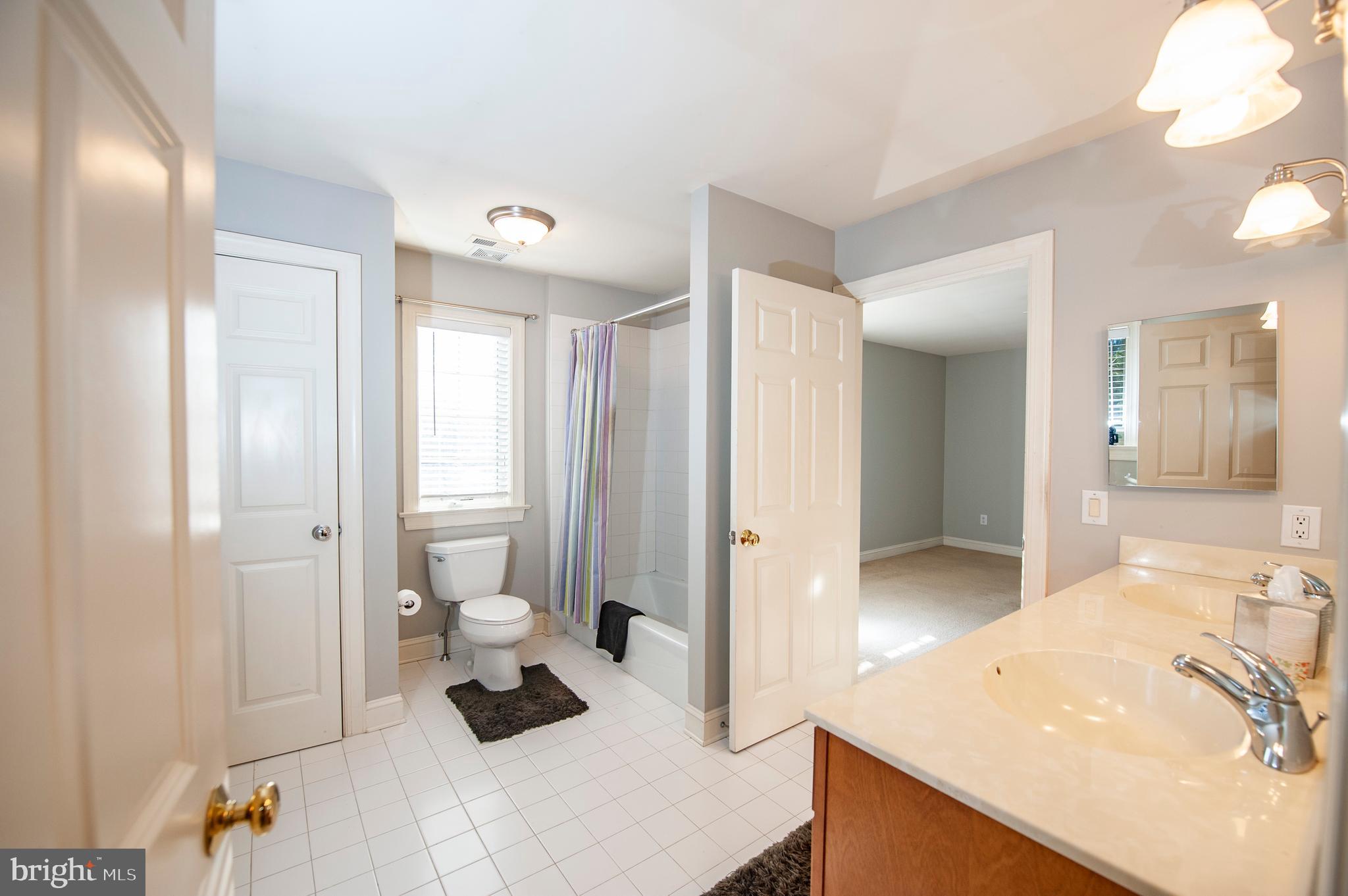 1054 Whitegate Road Wayne, PA 19087 - Photo 16 of 38
