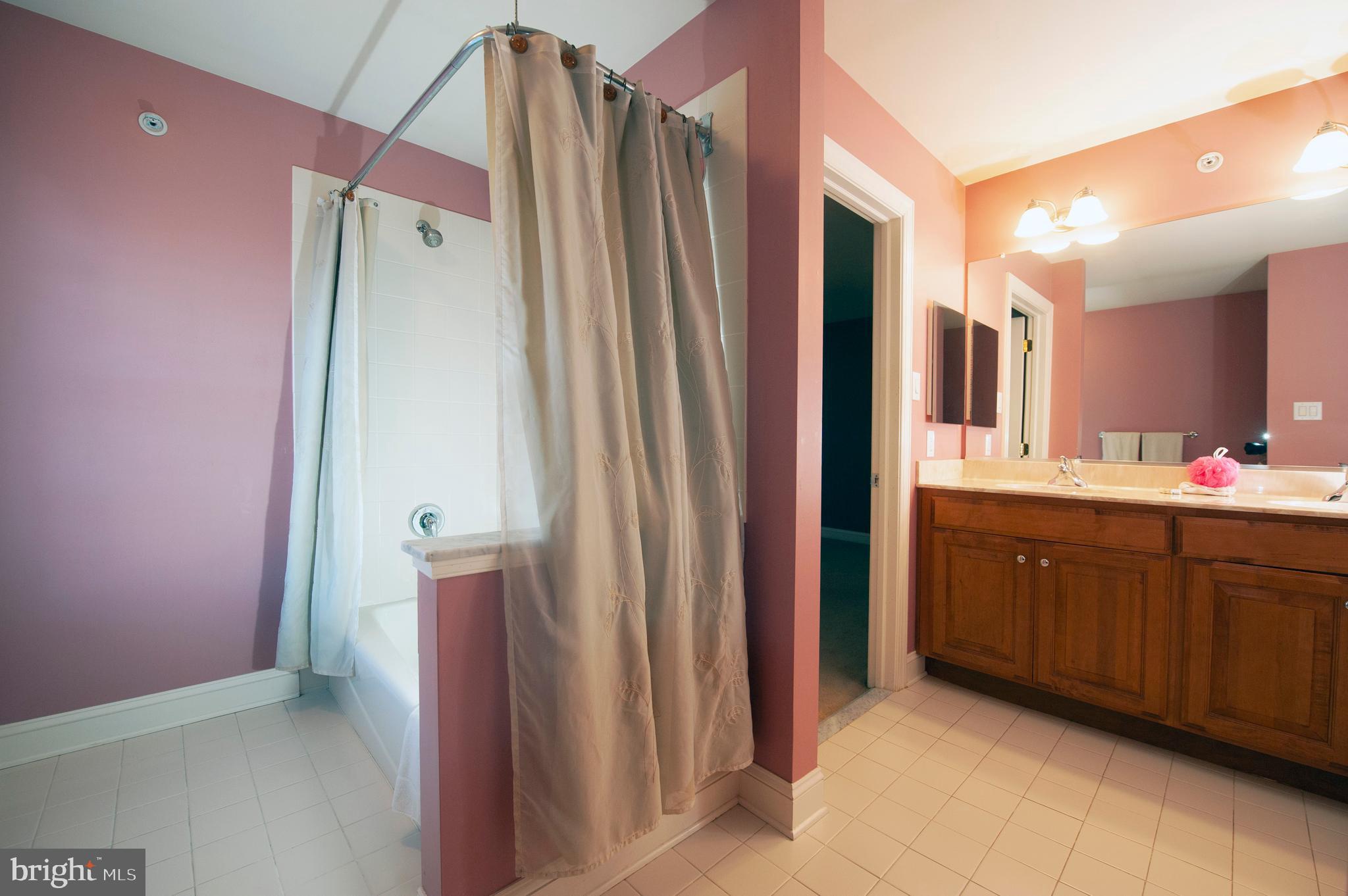 1054 Whitegate Road Wayne, PA 19087 - Photo 20 of 38