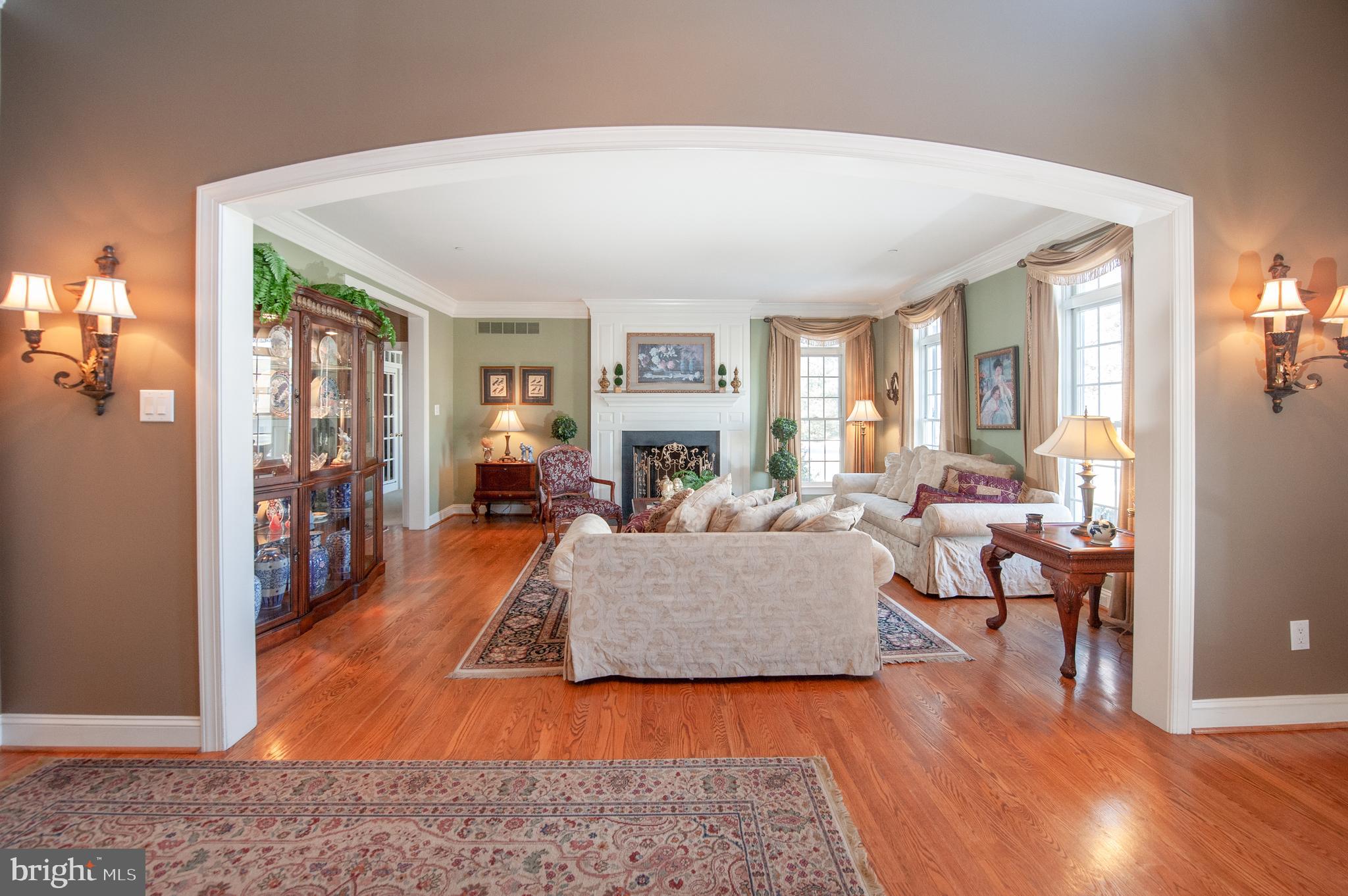 1054 Whitegate Road Wayne, PA 19087 - Photo 3 of 38